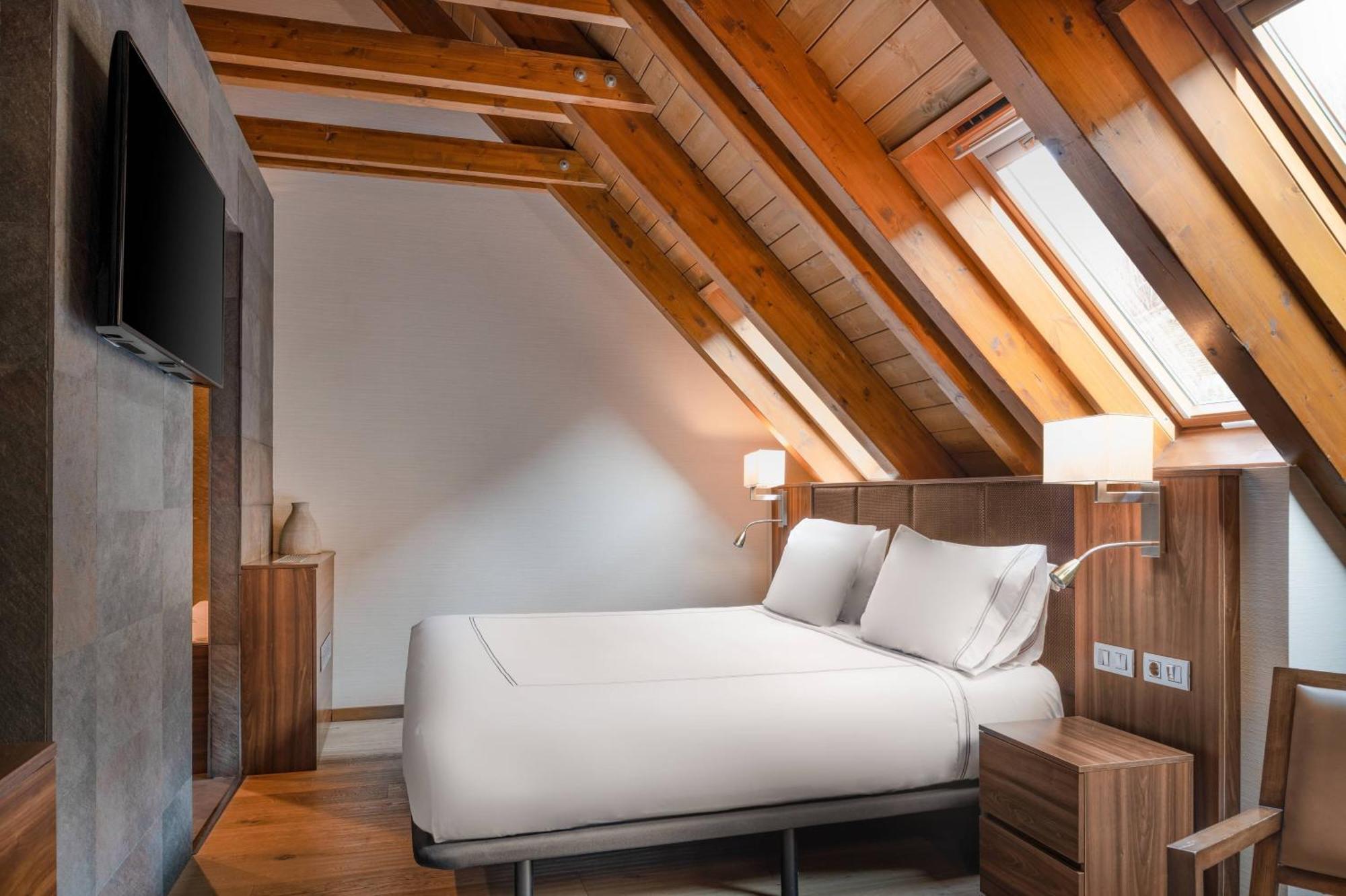 Hotel Ac Baqueira Ski Resort, Autograph Collection Baqueira Beret Buitenkant foto
