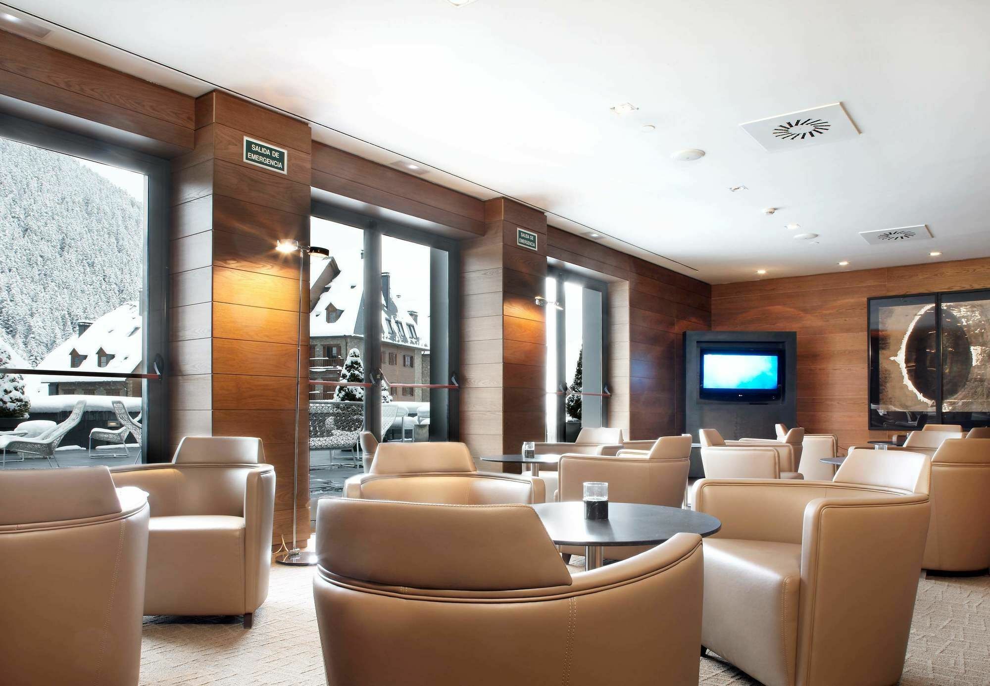 Hotel Ac Baqueira Ski Resort, Autograph Collection Baqueira Beret Buitenkant foto